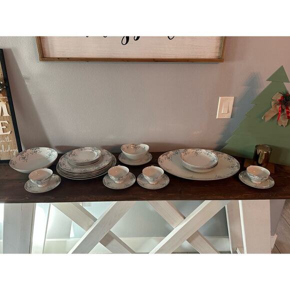 Imperil Seville Other - Vintage Imperil Seville Dinner Chine, Signed by Artist 24 Pieces Set for 4